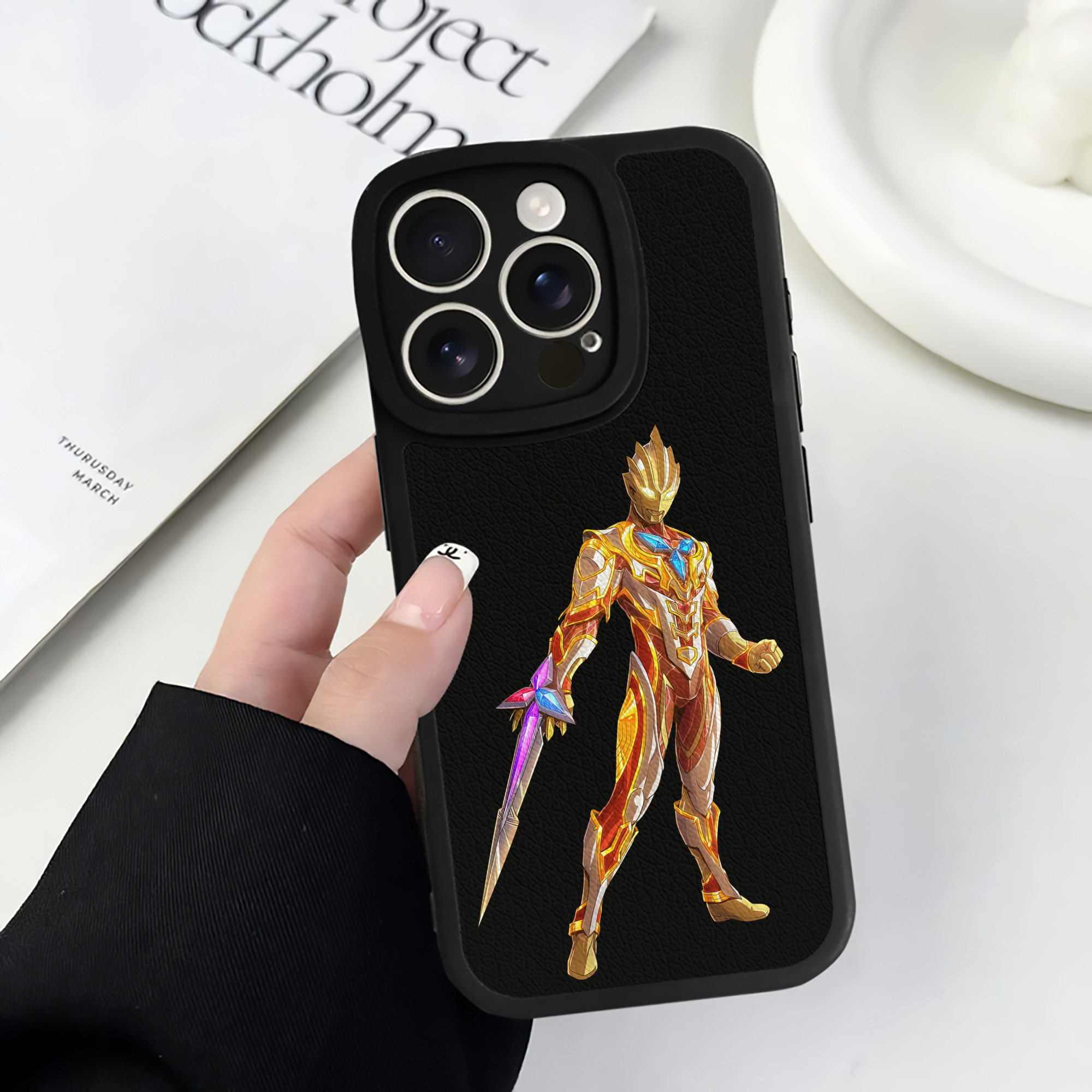（画像用） ウルトラマン Ultraman 【iPhone 16シリーズ対応】シリコンスマホケース（レザー調） 材質：シリコン